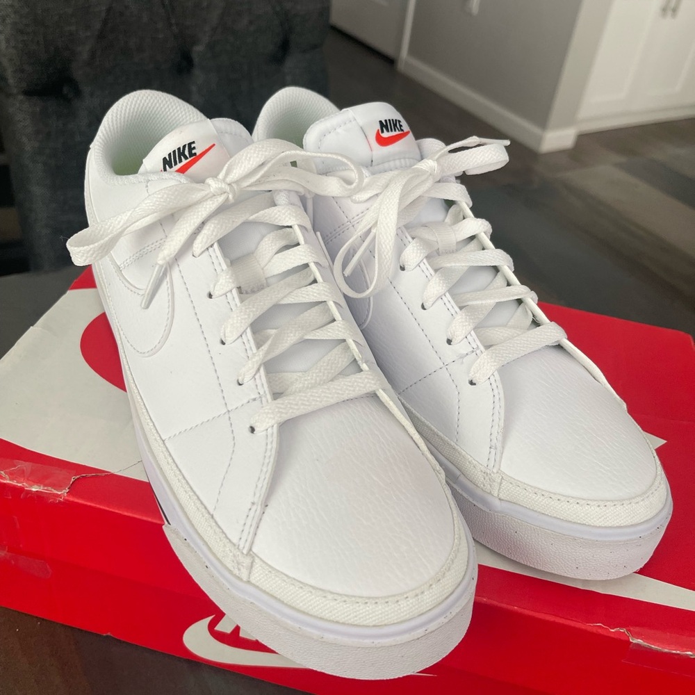 Woman’s Nike Court Legacy NN
